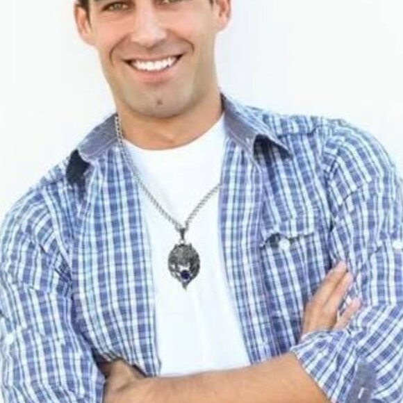 Wolf Head Pendant Necklace with Blue Gemstone – Silver Tone Chain - Picture 2 of 6